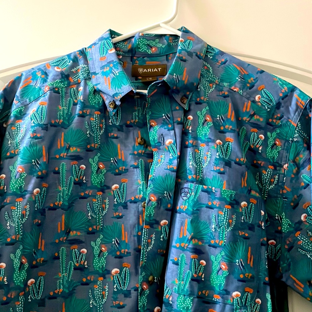 ARIAT MEN'S DAXTON CACTUS PRINT SHORT SLEEVE BUTTON-DOWN WESTERN SHIRT